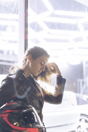 欧美帅气皮衣机车女孩图片